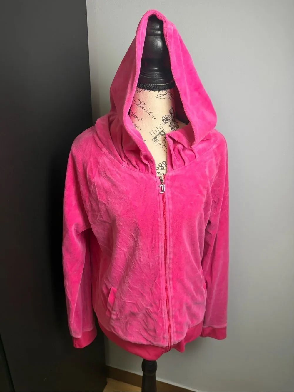Juicy Couture Velour Vintage Y2K Pink Hoodie Black Jeweled Crest Emblem  Size XL